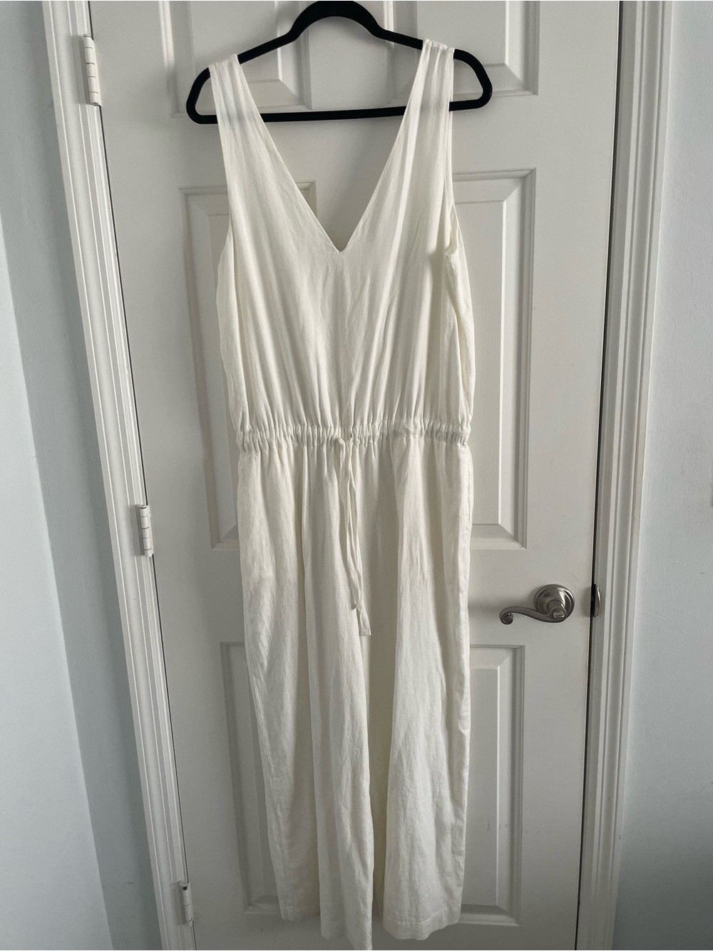Splendid White Sleeveless V-Neck Jumpsuit Tag-GORGEOUS ! Price is firm - Picture 4 of 6